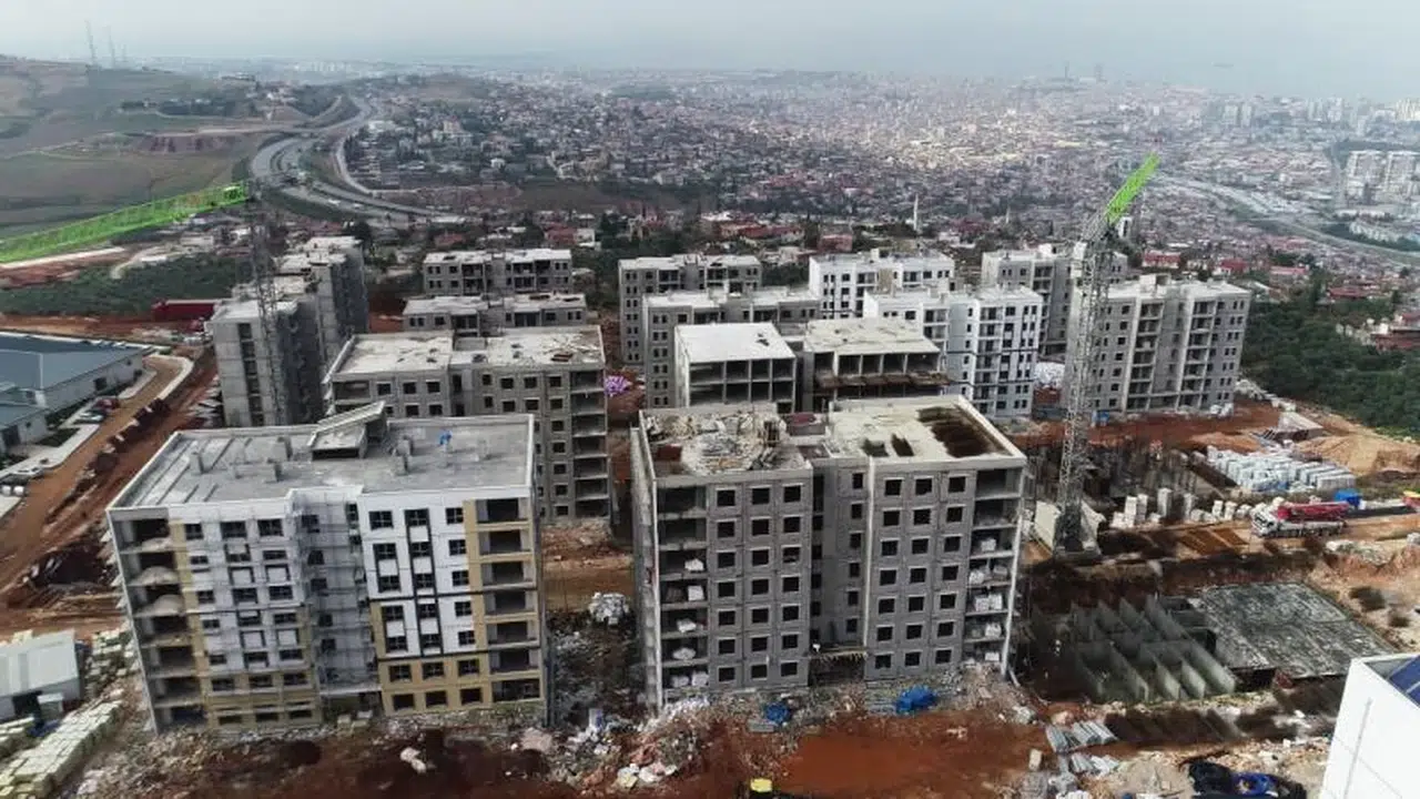 Depremzedeler için 300 bin konut yükseliyor