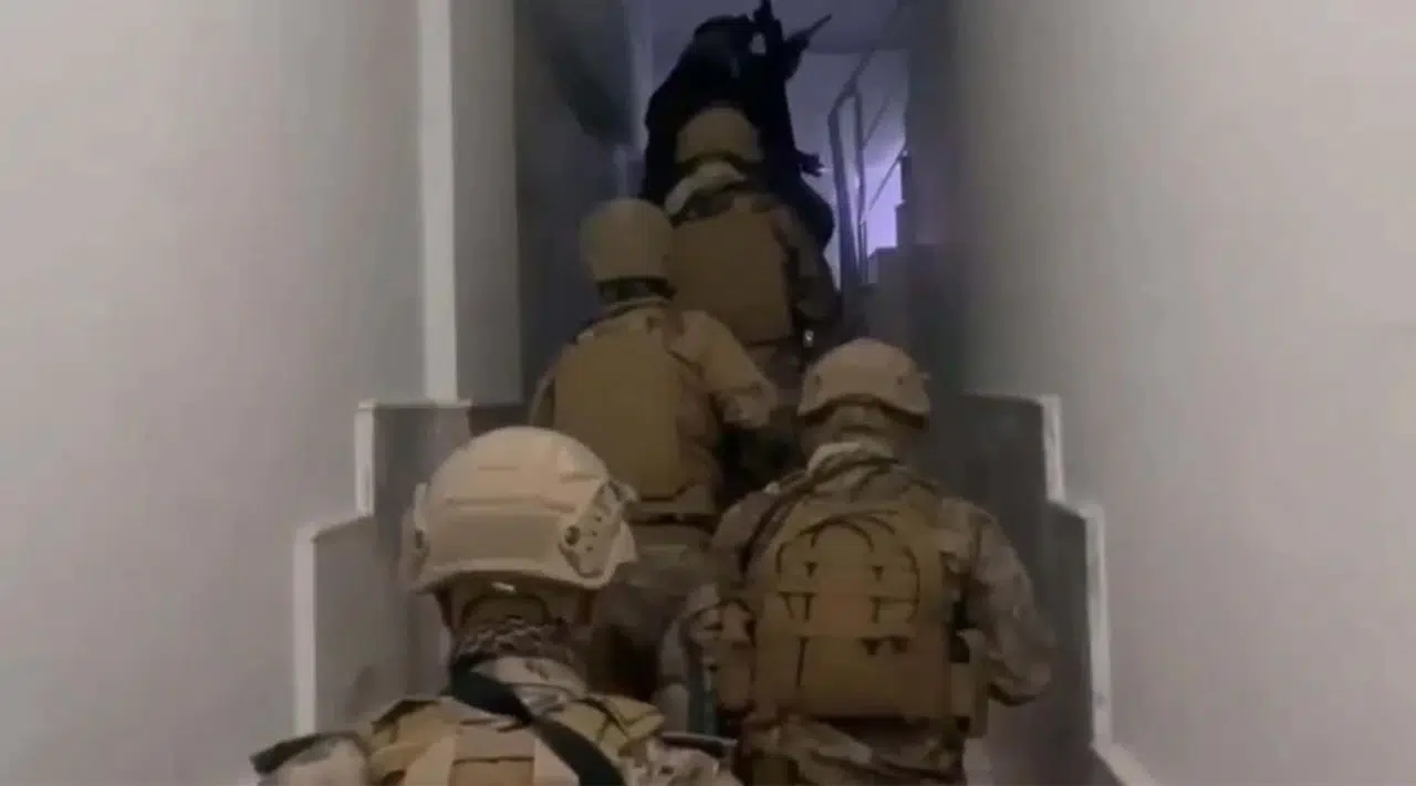 İzmir'de FETÖ Operasyonu: 31 Şüpheli Gözaltında