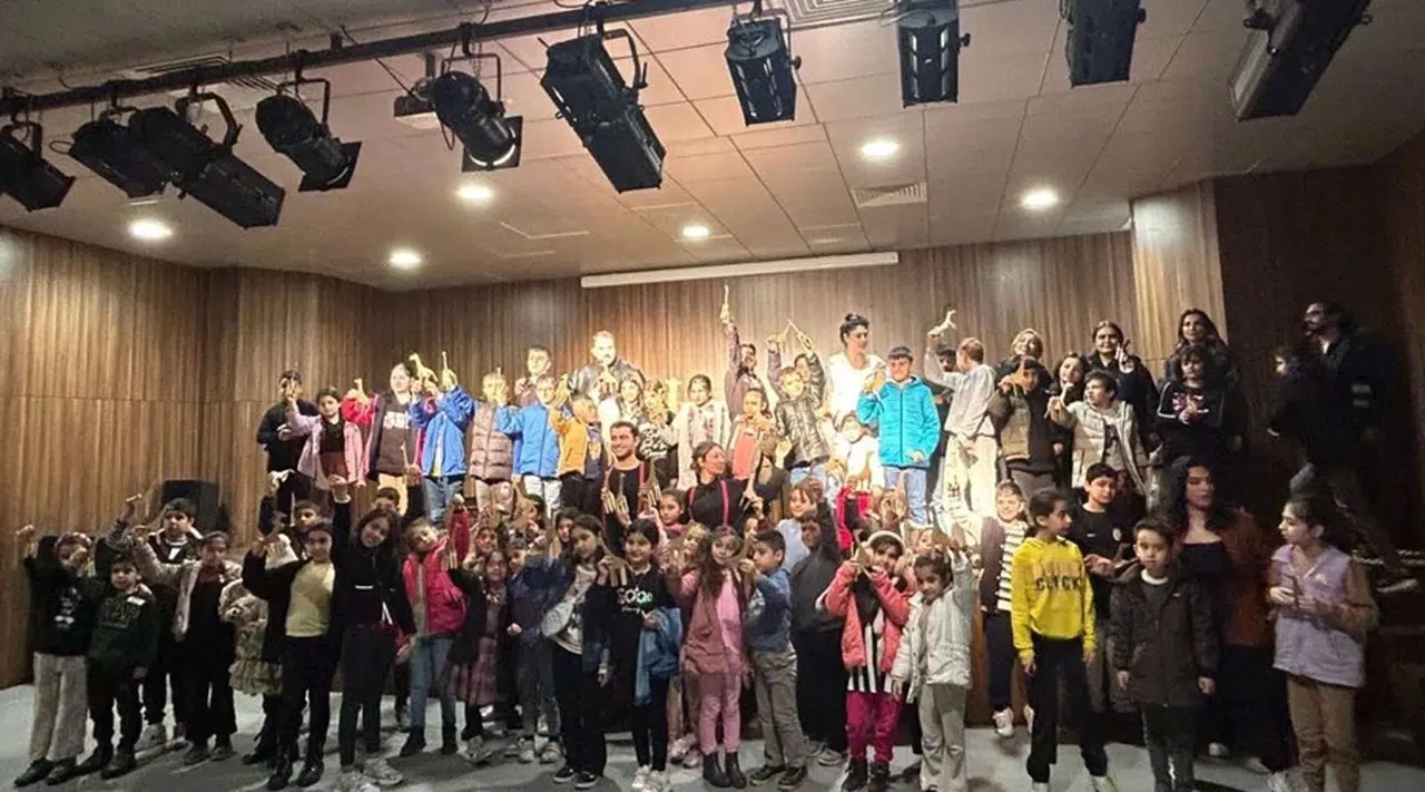 İzmir’de Çocuklar Sanatla Buluştu