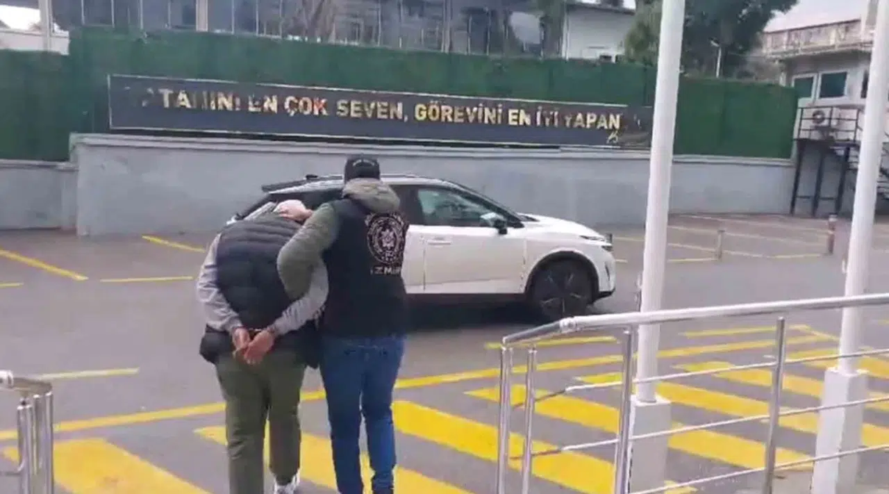 İzmir'de Gözlük Mağazası Soyguncusu Yakalandı