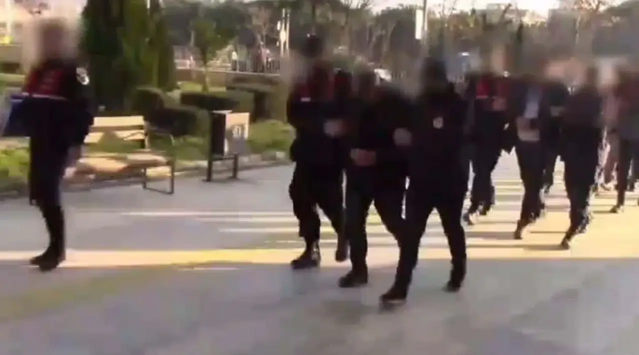 İzmir’de Hükümlü Yakınlarını Hedef Alan Çete Çökertildi