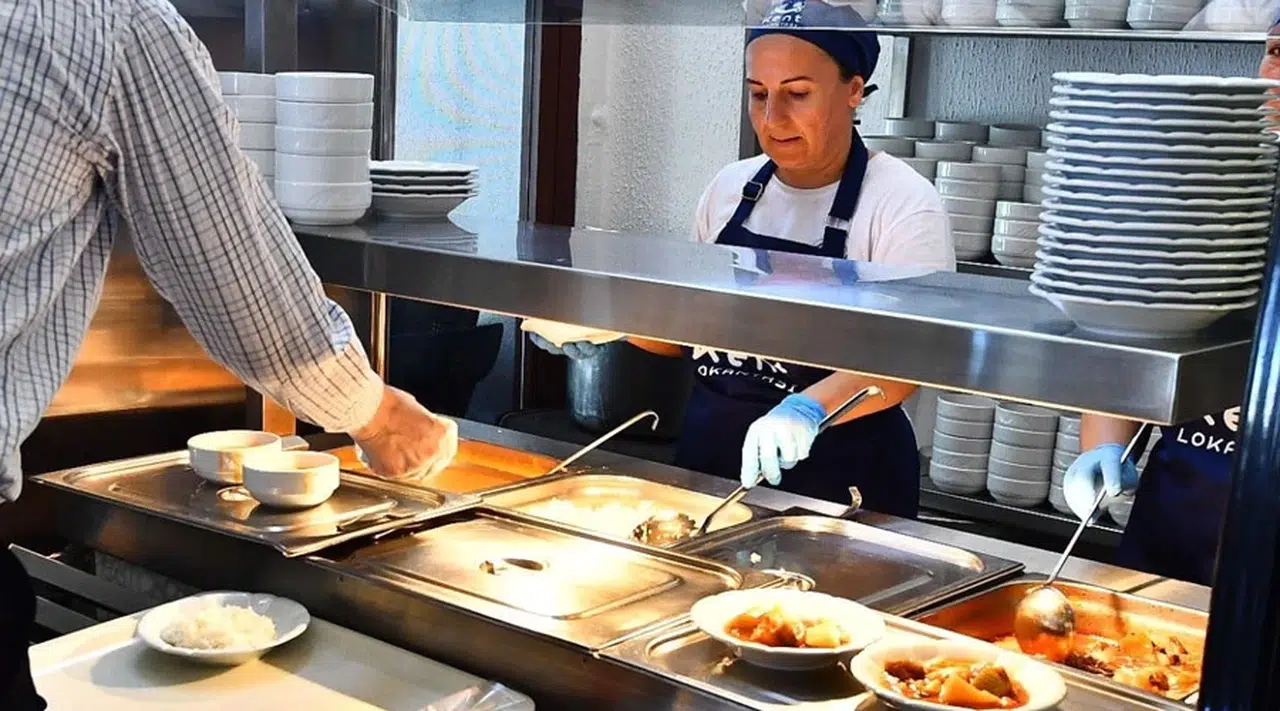İzmir’de Kent Lokantaları Ramazan Boyunca Kapılarını Açıyor