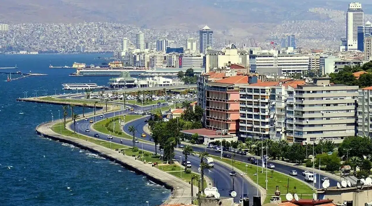 İzmir’de 313 Bin Konut Risk Altında