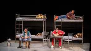 İzmir’de "Çok Tuhaf Soruşturma" Büyüledi