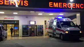 Menderes’te işçi servisi ile otomobil çarpıştı: 2 yaralı