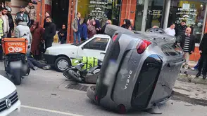 İzmir Buca’da Motosiklet ile Otomobil Çarpıştı