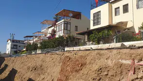 Menderes’te Yıkılan İstinat Duvarı Hâlâ Yeniden Yapılmadı