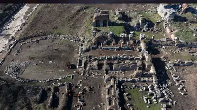 Efes’te Roma Dönemine Ait Hamam Gün Yüzüne Çıkıyor