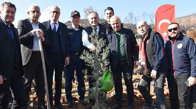 İzmir Karşıyaka’da 4 Bin Fidan Toprakla Buluştu