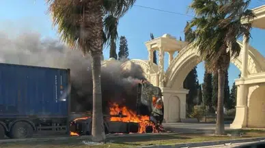 İzmir Menemen’de Seyir Halindeki Tır Alevlere Teslim Oldu