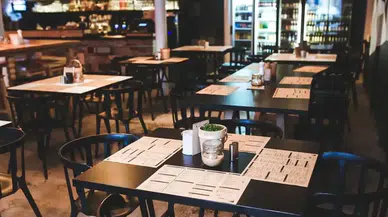İzmir’de Kafelerde ‘Masa Ücreti’ Tepkisi