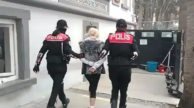 İzmir’de Aranan Firari Kadın Yakalandı