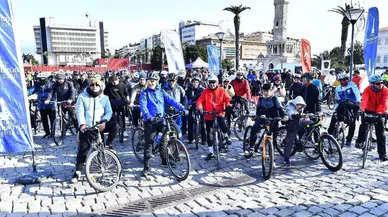 İzmir’de Bisikletli Pazarlar Devam Ediyor