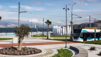 İzmir Büyükşehir Belediyesi Ulaşımda Öncü Rol Üstleniyor