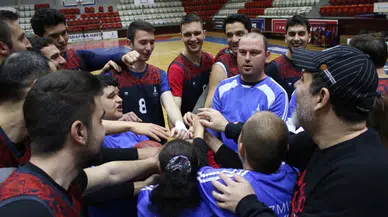 İzmir Büyükşehir’den özel bireylere basketbol sürprizi