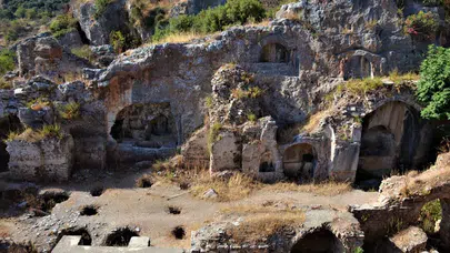 Yedi Uyuyanlar Mağarası: İzmir’in Tarih ve Efsane Durağı