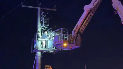İzmir’de Elektrik Akımına Kapılan İşçi Ağır Yaralandı