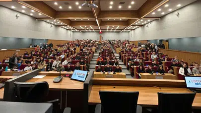 İzmir Çocuk Meclisi İlk Toplantısını Gerçekleştirdi