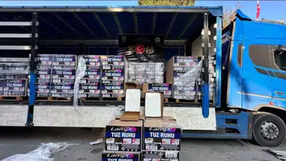 İzmir’de TIR’da Milyonlarca Dolu Makaron Bulundu