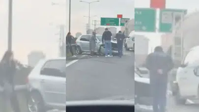 İzmir Çiğli Yolunda Otomobil Bariyerlere Çarptı