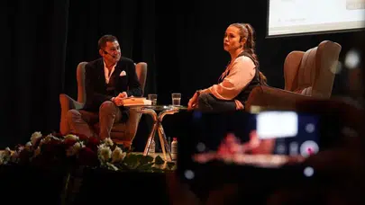 Nilüfer Açıkalın İzmir’de Edebiyat Tutkunlarıyla Buluştu
