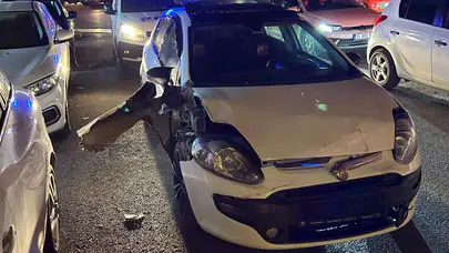 Karşıyaka’da Araç Kovalamaca Kazayla Sonuçlandı