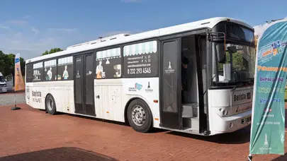 İzmir Büyükşehir’in Mobil Barista Otobüsü