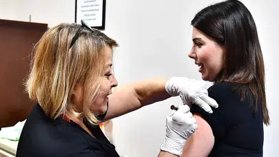 İzmir'den Örnek Uygulama: HPV Aşısı Kampanyası Başladı