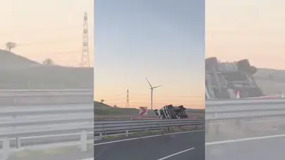 İzmir Aliağa’da Trafik Kazası Devrilen Tır Yolu Kapattı