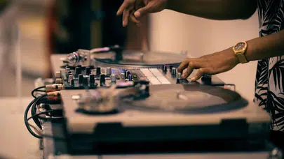 İzmir’de Morning Coffee Club Rüzgarı