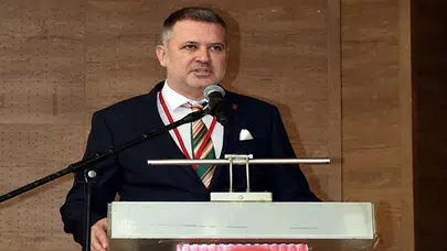 Karşıyaka’da Şok İstifa: Başkan Ergüllü Görevi Bıraktı