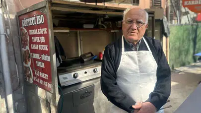 İzmir’de Yaşlılar Geçim Sıkıntısı Nedeniyle Çalışmaya Devam Ediyor