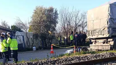 Bayındır'da Acı Kayıp: Genç Motosiklet Sürücüsü Tıra Çarparak Hayatını Kaybetti