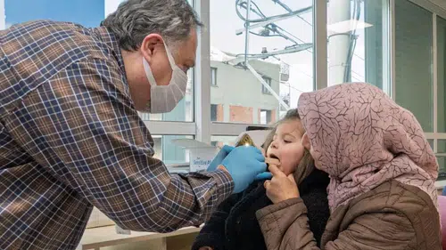İzmir'de Ücretsiz Diş Sağlığı Hizmeti: 30 İlçede Yaygınlaştırılıyor