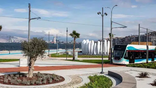 İzmir Büyükşehir Belediyesi Ulaşımda Öncü Rol Üstleniyor