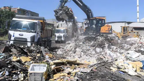 Buca Seyhan’da 1100 Ton Kaçak Atık Temizlendi