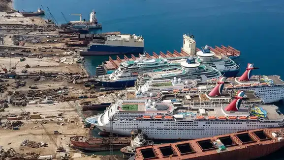 Aliağa’da Gemi Sökümcülerden Belediyeye Sert Eleştiri