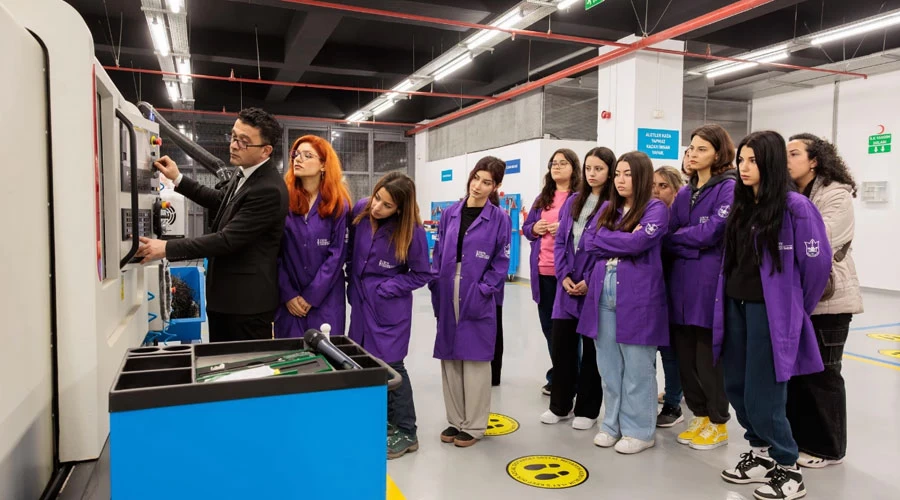 Konak’ta Kadınlara CNC Operatörlüğü Eğitimi
