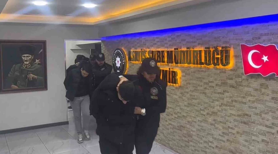İzmir'de İnternet Dolandırıcılığı Şebekesine Dev Operasyon
