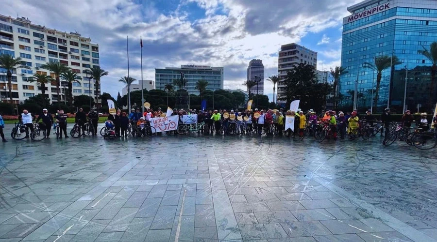 İzmir’de Pedallar Kabartmalı Kitaplara Erişim İçin Döndü