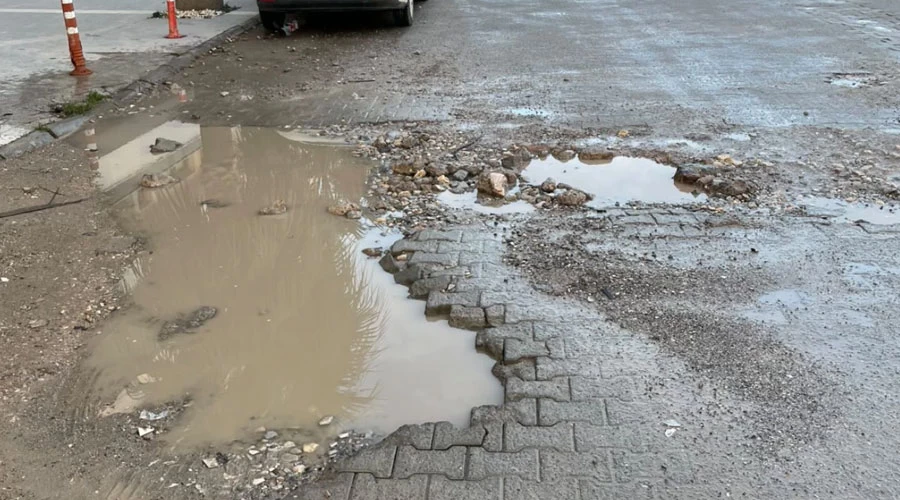 Bornova'da Yol Çilesi