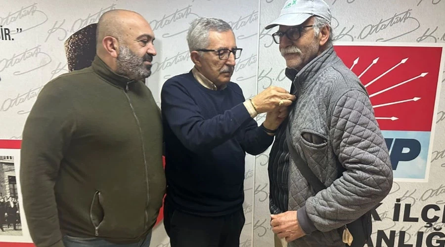Serhan Asker’in Gözaltına Alınmasına Tepki Gösterdi, CHP’ye Üye Oldu
