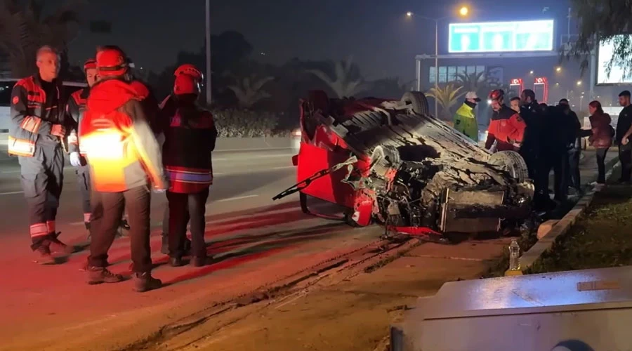 İzmir Çiğli’de Feci Trafik Kazası: 2 Ağır Yaralı