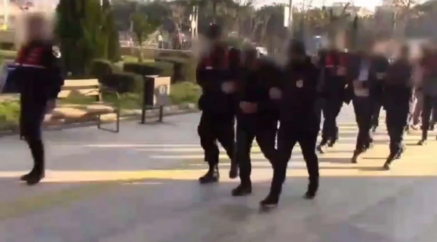 İzmir’de Hükümlü Yakınlarını Hedef Alan Çete Çökertildi