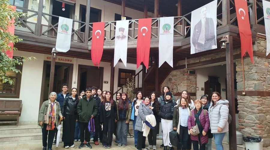 İzmir’de "Kitaplarla Yolculuk" Projesi Şubat Ayında Devam Ediyor