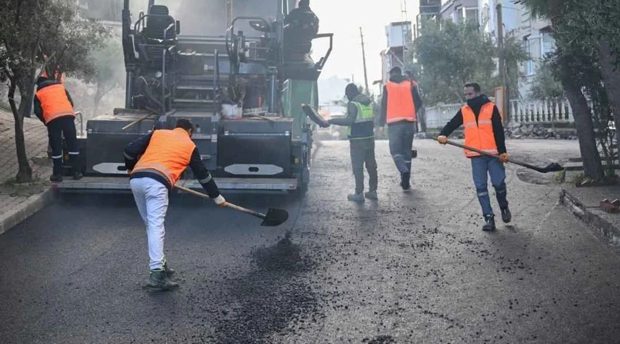 Bornova’da Yol ve Kaldırım Çalışmaları Devam Ediyor