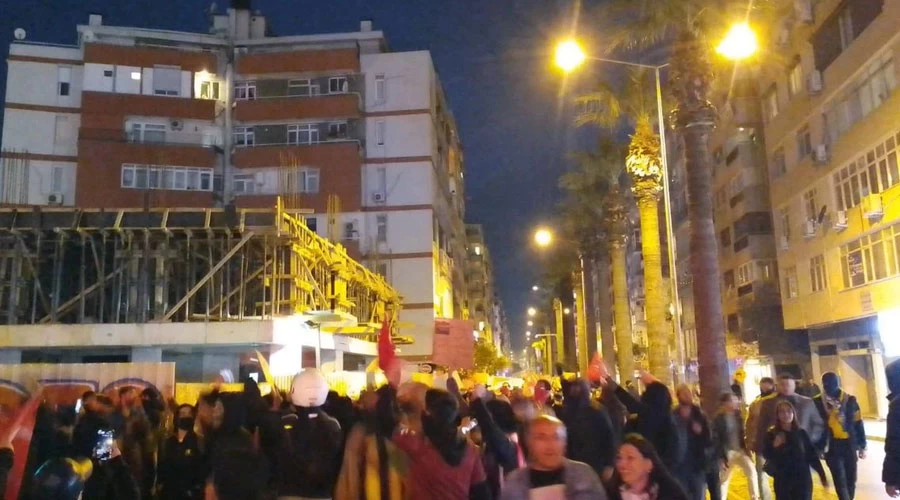İzmir’de Tencere-Tavalı İmamoğlu Protestosu