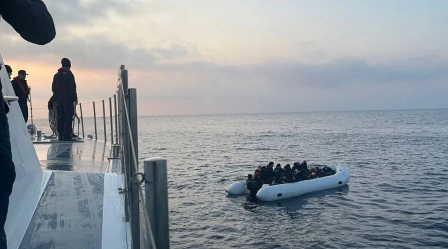 İzmir Seferihisar Açıklarında 36 Düzensiz Göçmen Yakalandı