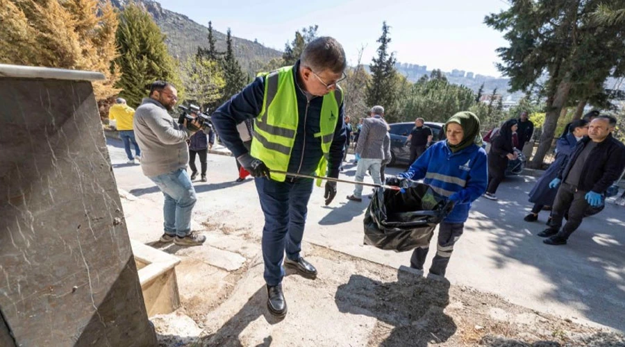 Başkan Tugay’dan Vefa Dolu Temizlik Etkinliği