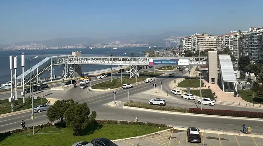Karataş Yaya Üst Geçidi Hizmete Açıldı